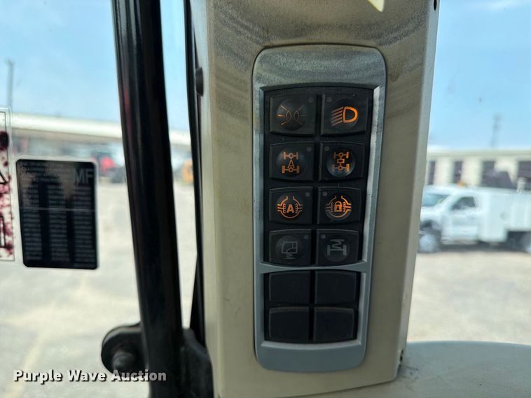 image for item EX4094 2013 Massey Ferguson 7619 Dyna-6 MFWD tractor