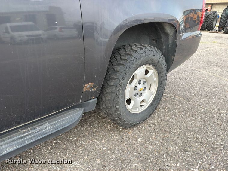 image for item EX4099 2010 Chevrolet Suburban 1500  SUV