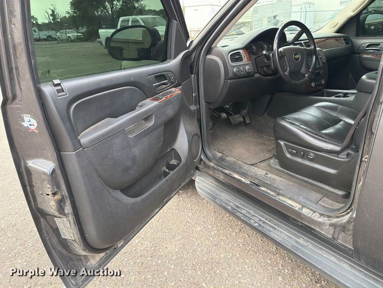 image for item EX4099 2010 Chevrolet Suburban 1500  SUV