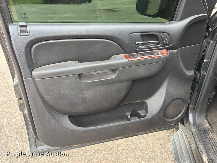 image for item EX4099 2010 Chevrolet Suburban 1500  SUV