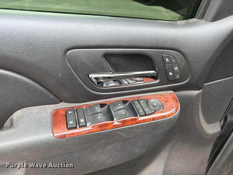 image for item EX4099 2010 Chevrolet Suburban 1500  SUV