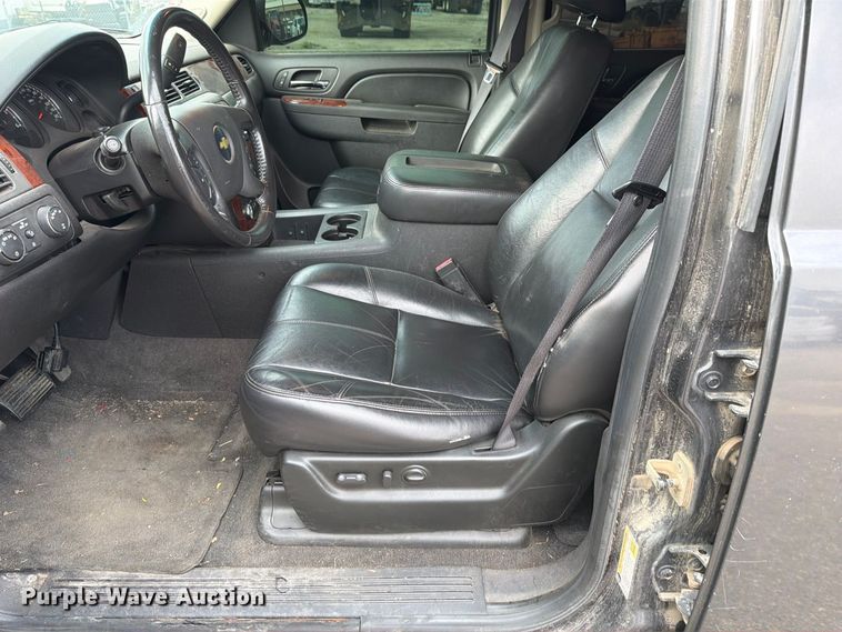 image for item EX4099 2010 Chevrolet Suburban 1500  SUV