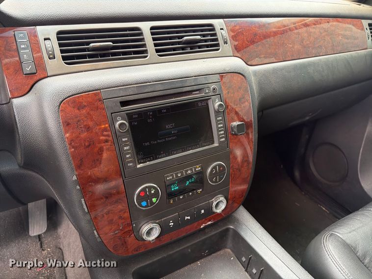 image for item EX4099 2010 Chevrolet Suburban 1500  SUV