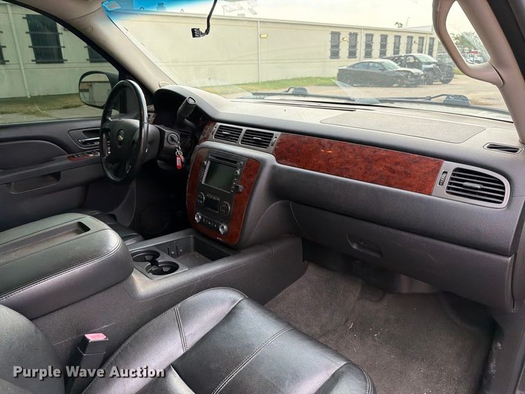 image for item EX4099 2010 Chevrolet Suburban 1500  SUV