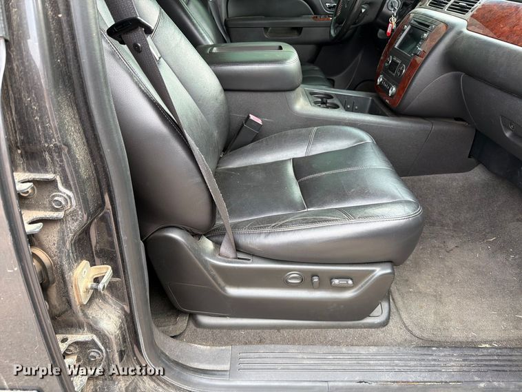 image for item EX4099 2010 Chevrolet Suburban 1500  SUV