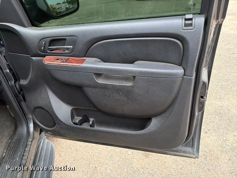 image for item EX4099 2010 Chevrolet Suburban 1500  SUV