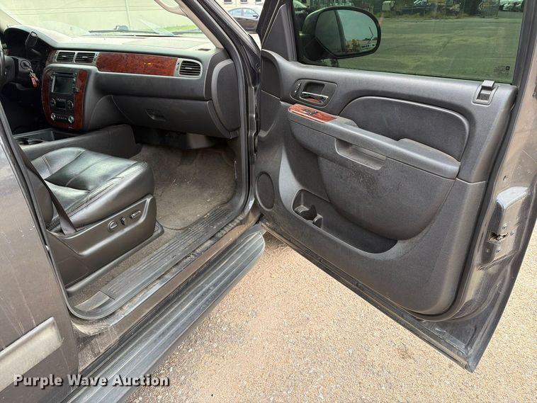 image for item EX4099 2010 Chevrolet Suburban 1500  SUV
