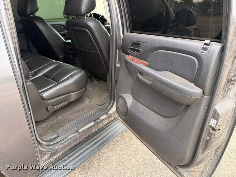 image for item EX4099 2010 Chevrolet Suburban 1500  SUV
