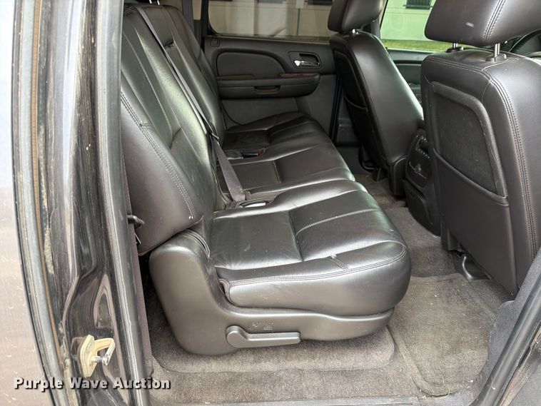 image for item EX4099 2010 Chevrolet Suburban 1500  SUV