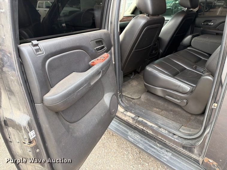 image for item EX4099 2010 Chevrolet Suburban 1500  SUV