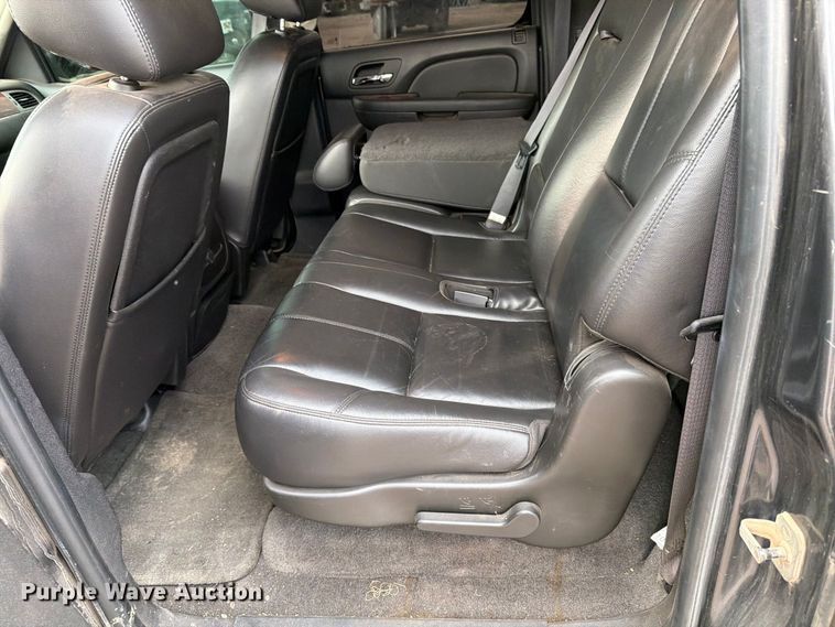 image for item EX4099 2010 Chevrolet Suburban 1500  SUV
