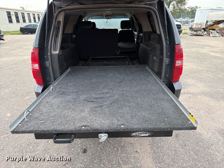 image for item EX4099 2010 Chevrolet Suburban 1500  SUV