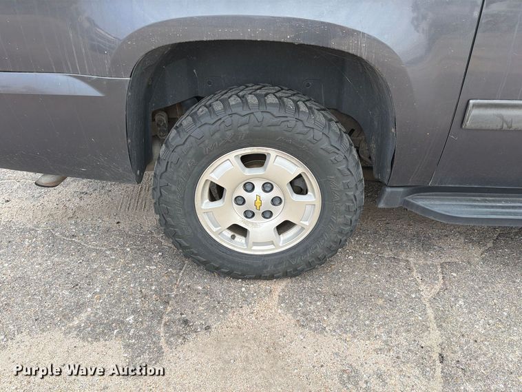 image for item EX4099 2010 Chevrolet Suburban 1500  SUV