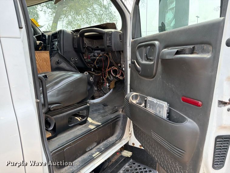 image for item EX4101 2008 Chevrolet C5500 Crew Cab utility / service truck