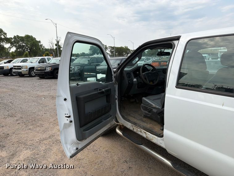 image for item MZ9841 2016 Ford F250 Crew Cab pickup truck