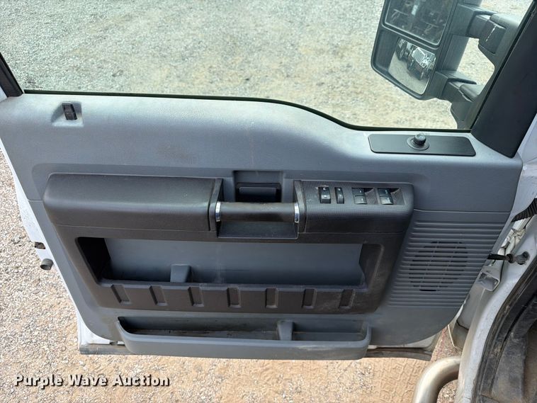 image for item MZ9841 2016 Ford F250 Crew Cab pickup truck