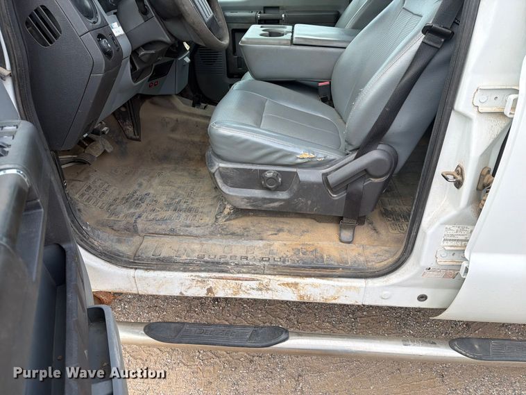 image for item MZ9841 2016 Ford F250 Crew Cab pickup truck