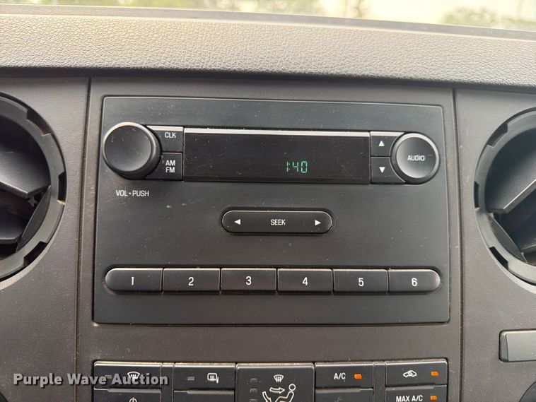 image for item MZ9841 2016 Ford F250 Crew Cab pickup truck