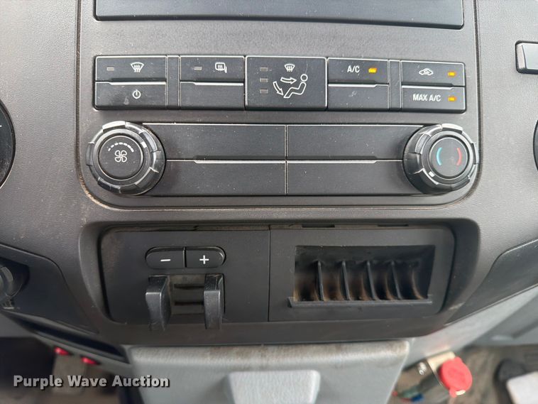 image for item MZ9841 2016 Ford F250 Crew Cab pickup truck