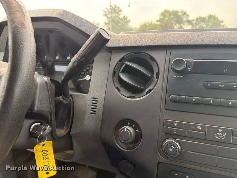 image for item MZ9841 2016 Ford F250 Crew Cab pickup truck