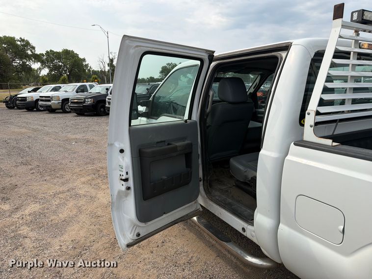 image for item MZ9841 2016 Ford F250 Crew Cab pickup truck