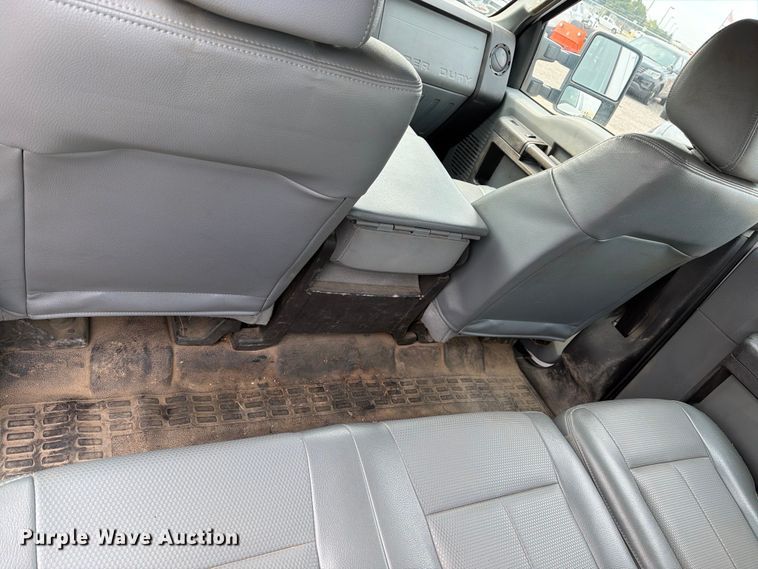 image for item MZ9841 2016 Ford F250 Crew Cab pickup truck