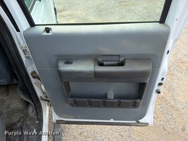 image for item MZ9841 2016 Ford F250 Crew Cab pickup truck