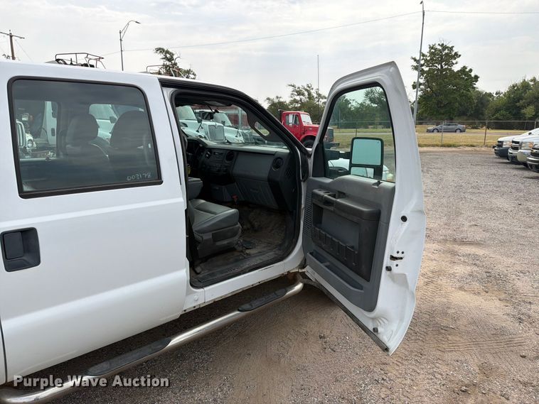 image for item MZ9841 2016 Ford F250 Crew Cab pickup truck