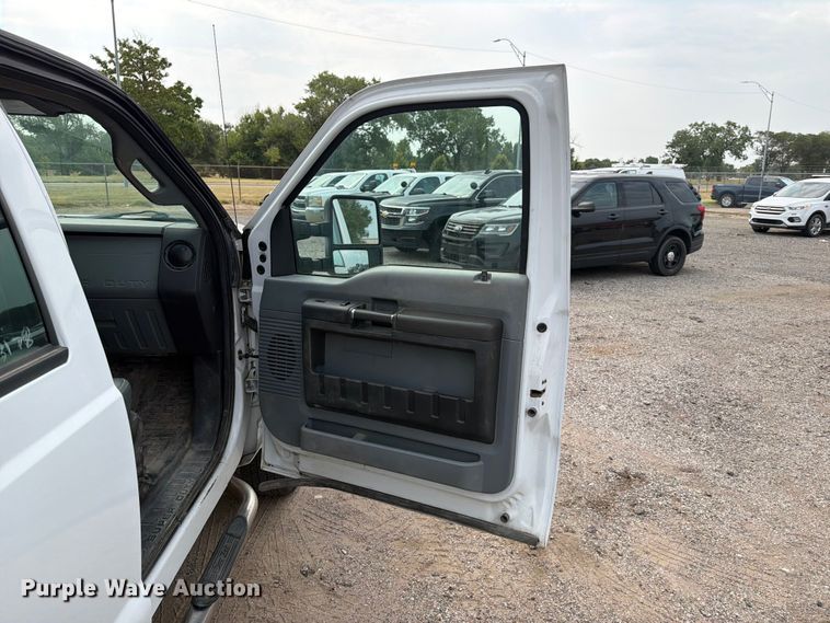 image for item MZ9841 2016 Ford F250 Crew Cab pickup truck