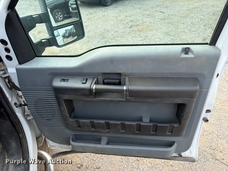 image for item MZ9841 2016 Ford F250 Crew Cab pickup truck