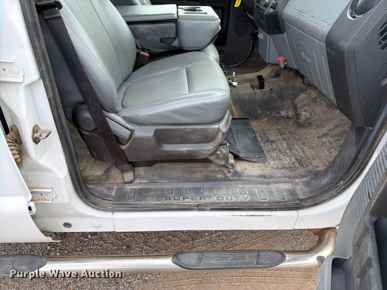 image for item MZ9841 2016 Ford F250 Crew Cab pickup truck
