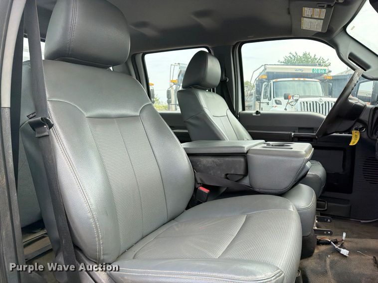 image for item MZ9841 2016 Ford F250 Crew Cab pickup truck