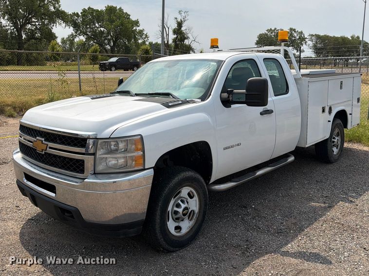 2013 Chevrolet Silverado 2500HD Ext. Cab utility bed pickup truck