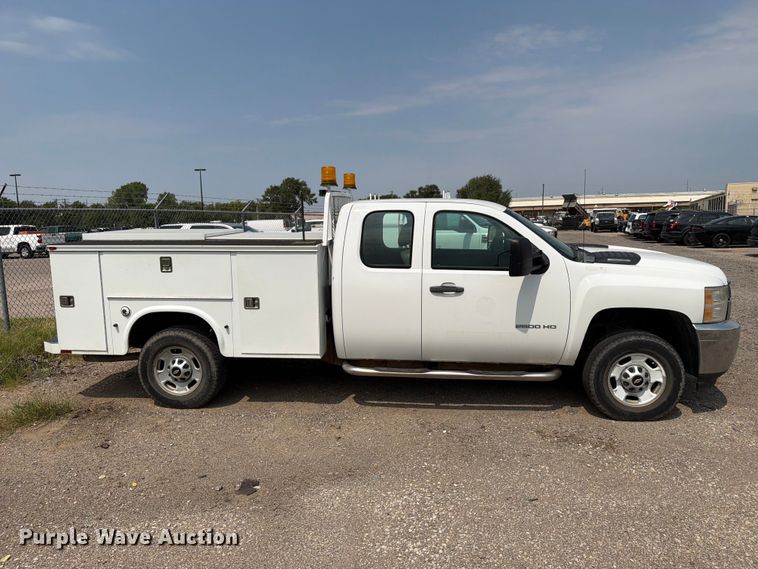 image for item MZ9842 2013 Chevrolet Silverado 2500HD Ext. Cab utility bed pickup truck