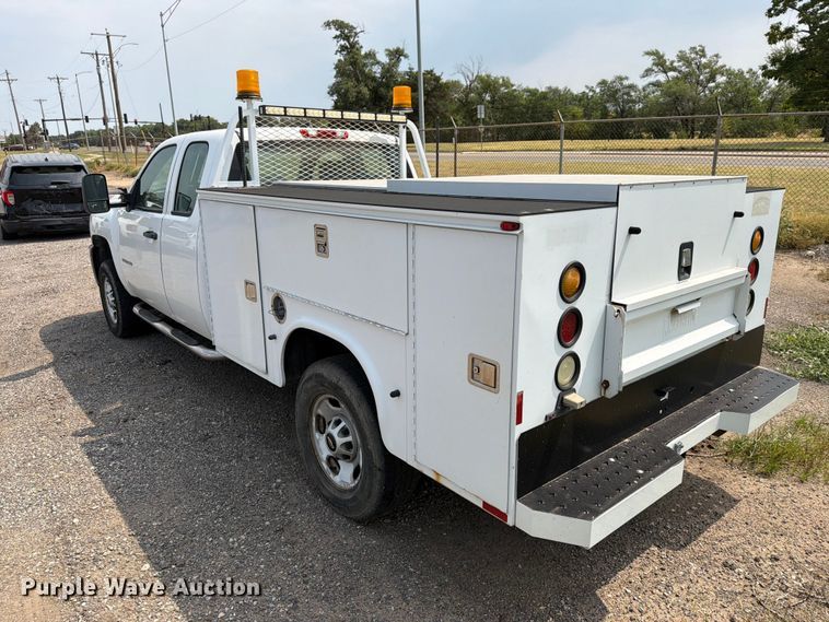 image for item MZ9842 2013 Chevrolet Silverado 2500HD Ext. Cab utility bed pickup truck