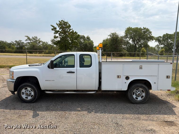 image for item MZ9842 2013 Chevrolet Silverado 2500HD Ext. Cab utility bed pickup truck