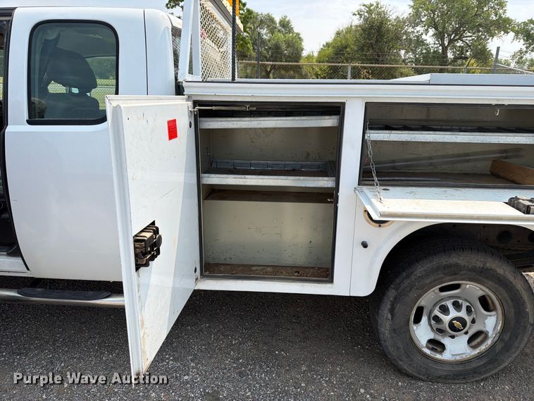 image for item MZ9842 2013 Chevrolet Silverado 2500HD Ext. Cab utility bed pickup truck