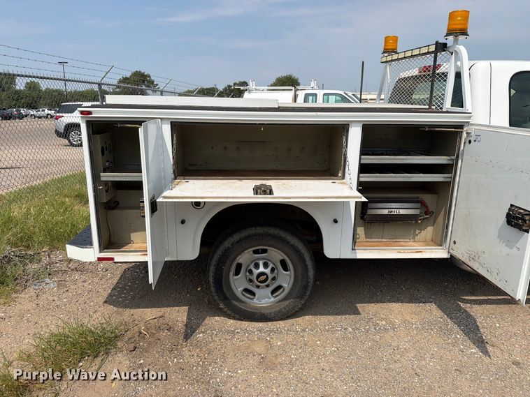 image for item MZ9842 2013 Chevrolet Silverado 2500HD Ext. Cab utility bed pickup truck