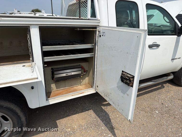 image for item MZ9842 2013 Chevrolet Silverado 2500HD Ext. Cab utility bed pickup truck