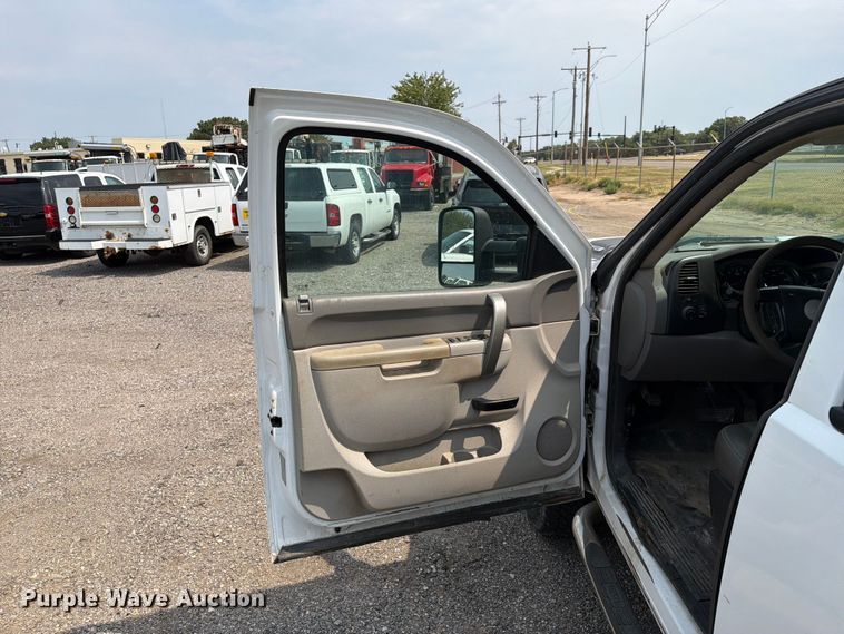 image for item MZ9842 2013 Chevrolet Silverado 2500HD Ext. Cab utility bed pickup truck