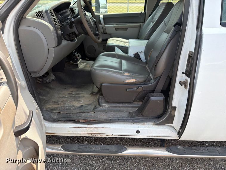 image for item MZ9842 2013 Chevrolet Silverado 2500HD Ext. Cab utility bed pickup truck