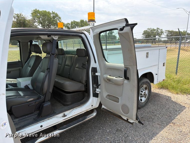 image for item MZ9842 2013 Chevrolet Silverado 2500HD Ext. Cab utility bed pickup truck