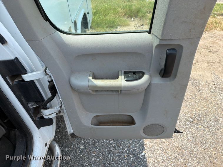 image for item MZ9842 2013 Chevrolet Silverado 2500HD Ext. Cab utility bed pickup truck