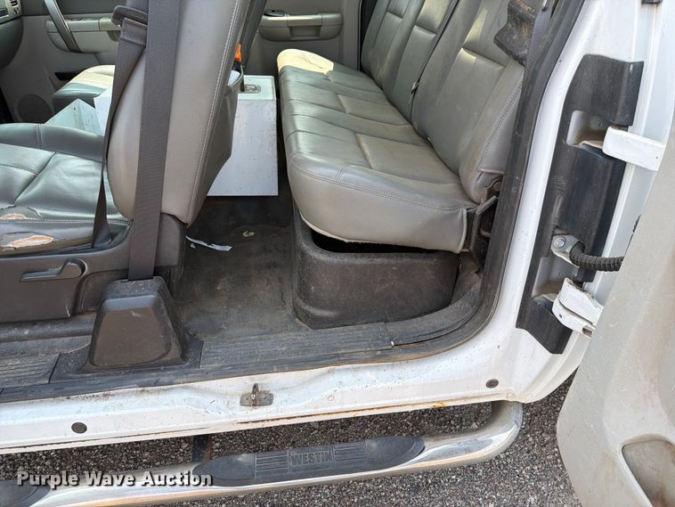 image for item MZ9842 2013 Chevrolet Silverado 2500HD Ext. Cab utility bed pickup truck
