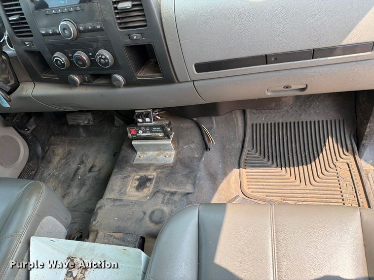 image for item MZ9842 2013 Chevrolet Silverado 2500HD Ext. Cab utility bed pickup truck