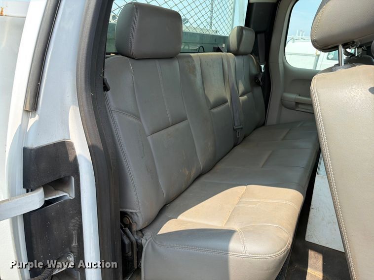 image for item MZ9842 2013 Chevrolet Silverado 2500HD Ext. Cab utility bed pickup truck