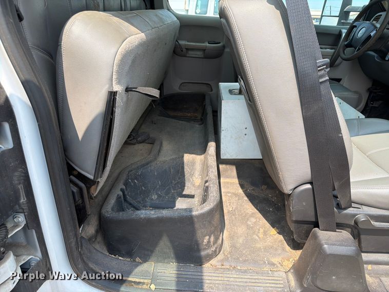 image for item MZ9842 2013 Chevrolet Silverado 2500HD Ext. Cab utility bed pickup truck