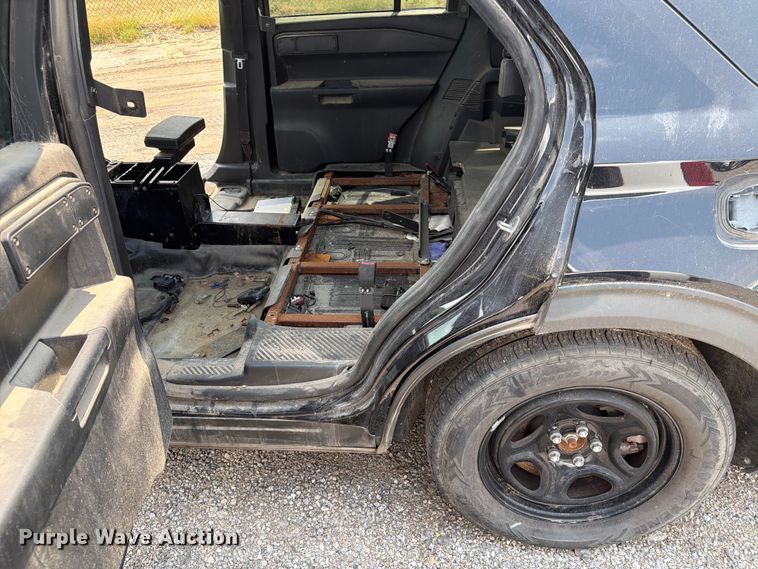 image for item MZ9843 2021 Ford Explorer Police SUV
