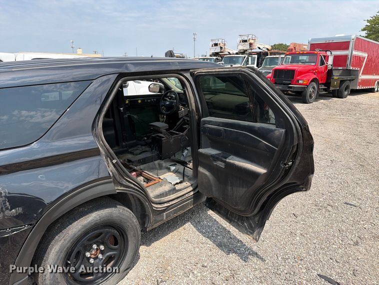 image for item MZ9843 2021 Ford Explorer Police SUV