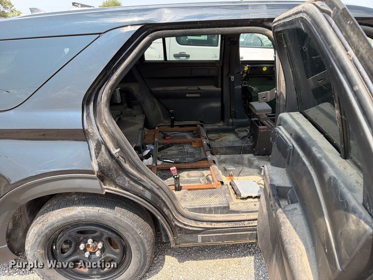 image for item MZ9843 2021 Ford Explorer Police SUV
